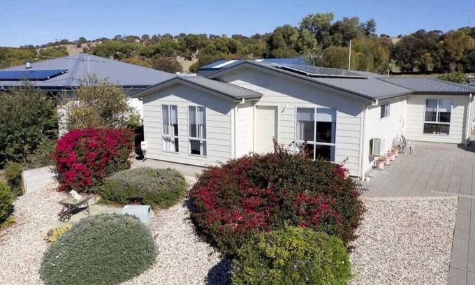 Dudley East House | Homestyle house in Penneshaw