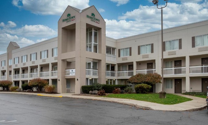 East Syracuse Hotel | HomeTown Inn by Red Roof East Syracuse