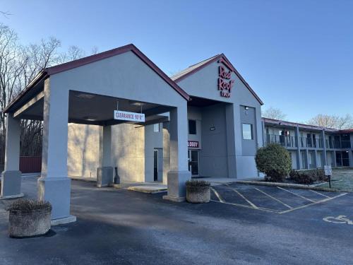 Williamsport Hotel | HomeTowne Studios by Red Roof Hagerstown - Williamsport, MD