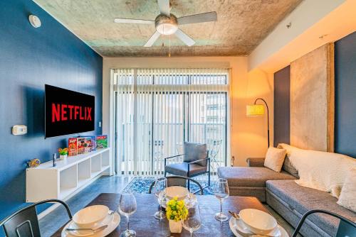 Evans Churchill Apartment | Homey 1BD - Central Downtown - Gym, Pool, Parking