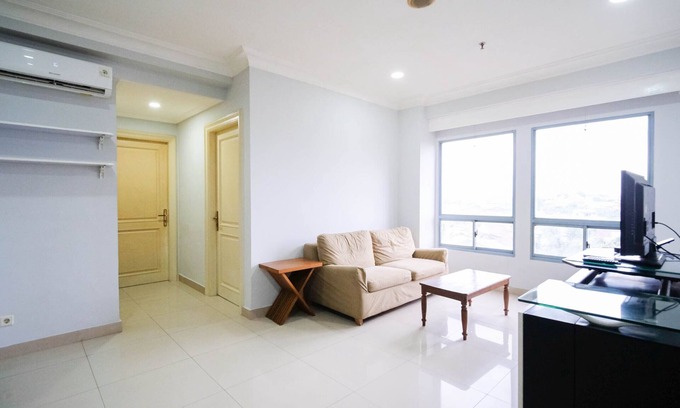 Suko Manunggal Apartment | Homey 2Br With Extra Room At Taman Beverly Apartment