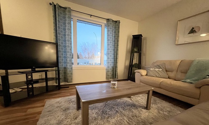 North Battleford House | Homey and modern full house