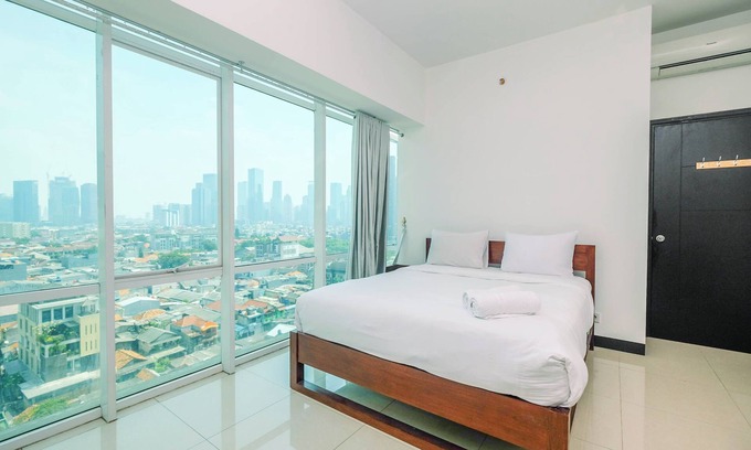 East Kuningan Apartment | Homey And Warm 1Br Apartment At Ambassade Kuningan