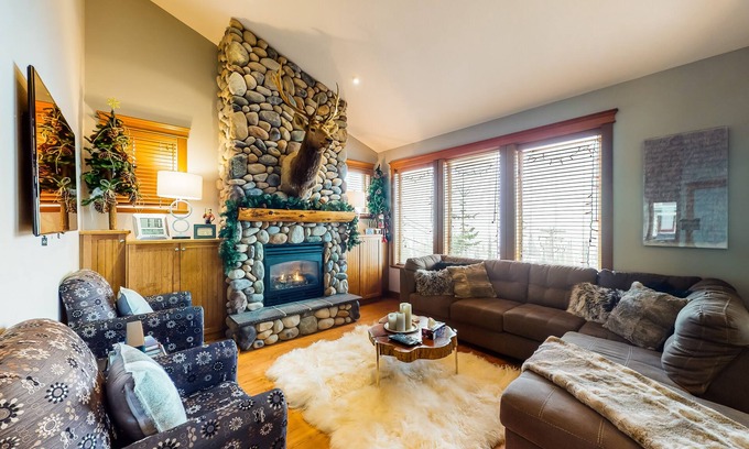 Big White Ski Resort House | Homey mountain condo w/ski-in/ski-out access, private hot tub & free WiFi