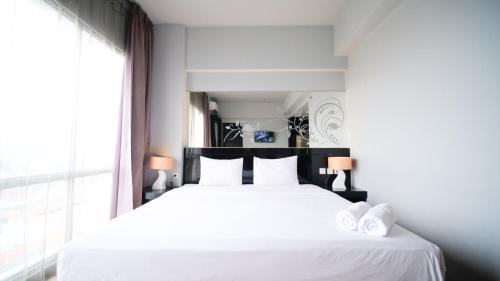 Wonokromo Apartment | Homey Studio No Kitchen at Grand Darmo Suite Apartment By Travelio