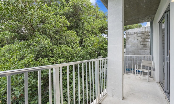 East Little Havana Apartment | Homi Suite in Little Havana