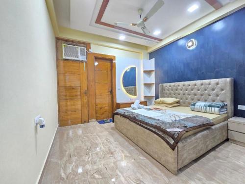 Vaishali Apartment | Homlee-4BHK Large Apt Near Vaishali Metro