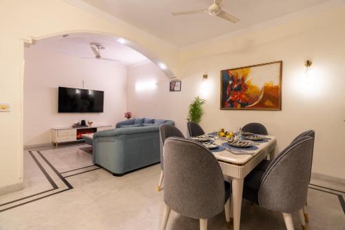 New Friends Colony Apartment | Homlee-Green Luxury 3BHK-South DEL-NFC-Fortis Hospital
