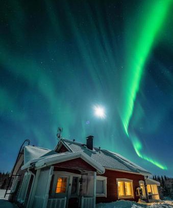 Ranua Cabin | Hommala Riverside Lodge with Terrace, Sauna & Auroras near Rovaniemi