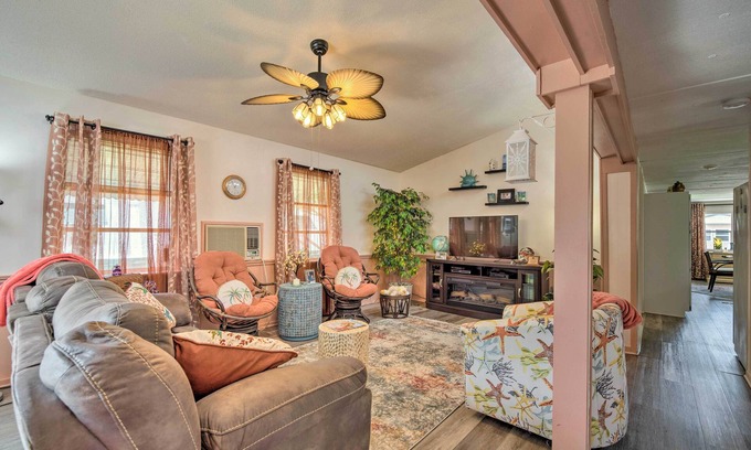 Homosassa House | Homosassa Retreat w/Sunroom & Canal Views!