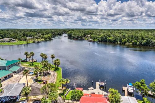 Homosassa House | Homosassa River Home with Private Boat Ramp and Kayaks