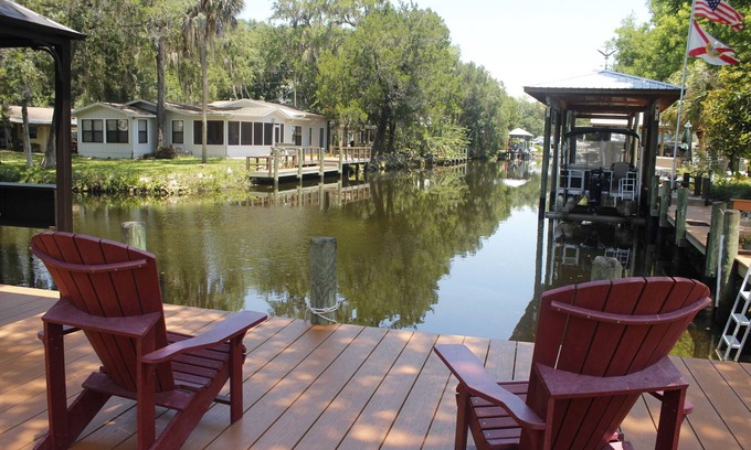 Homosassa House | Homosassa Waterfront with boat dock deep-water canal