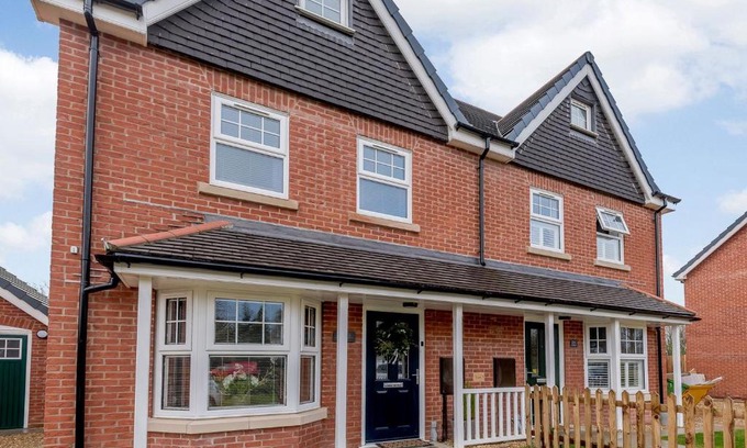 Woodhall Spa House | Honey Bee House