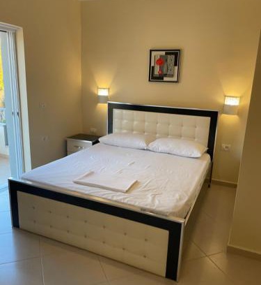 Sarande House | Honey Guesthouse