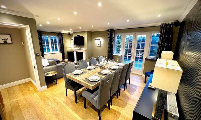 Cambridge House | Honey Hill Cottage - 4 Bedroom Detached House