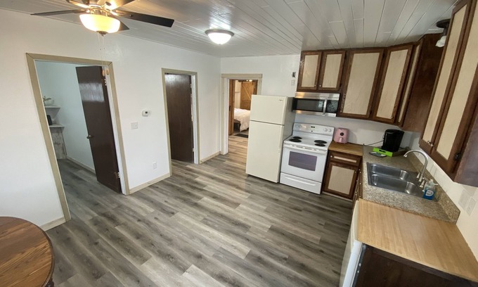 Pierpont House | Honey Hole Hideaway