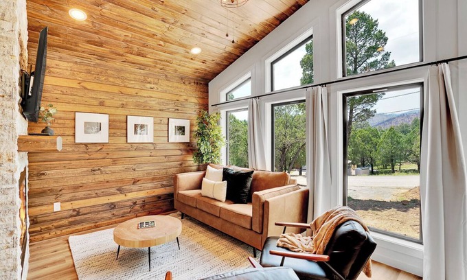Ruidoso Cabin | Honeymoon Cabin-Custom Build-Upper Canyon-Mountain View-Easy Access