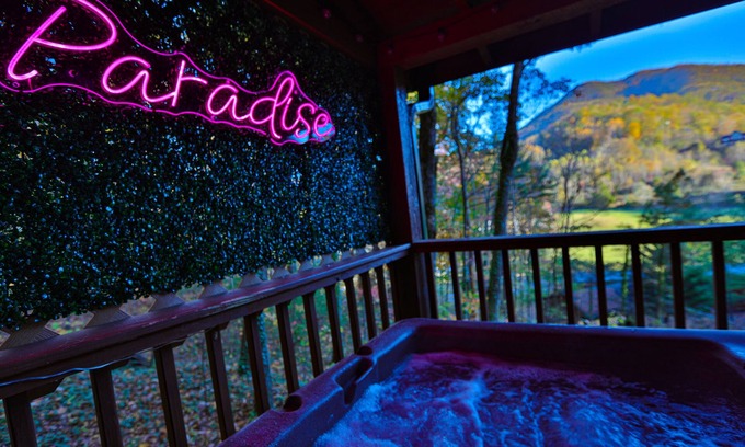 Wears Valley Cabin | Honeymoon Getaway Hot Tub Fireplace VIEWS Seclusion