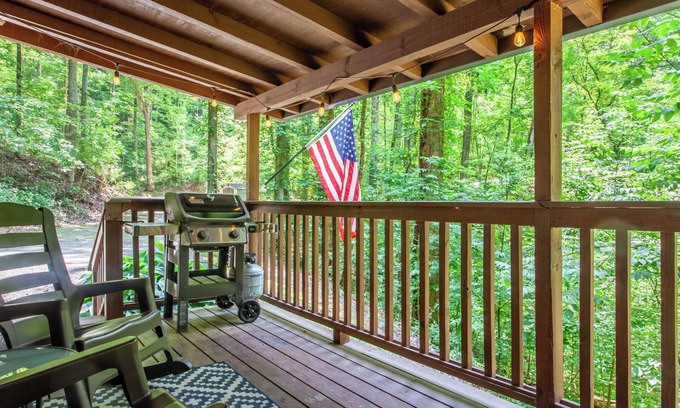 Bryson City Cabin | Honeymoon Hideaway- Affordable Honeymoon Cabin