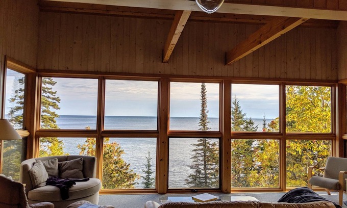 Lutsen House | Honeymoon Home on Superior Pebble Beach