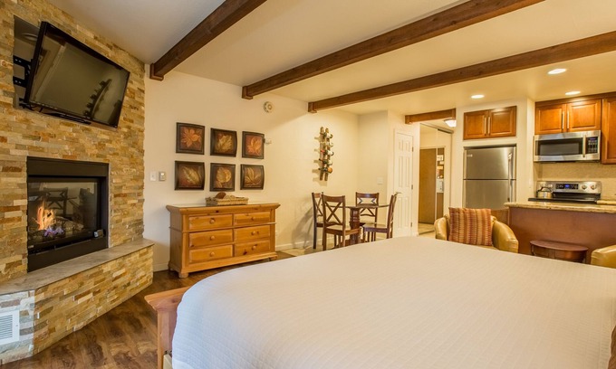 South Lake Tahoe Condo | Honeymoon Studio - Beautifully Air Conditioned Studio in Lakeland Village