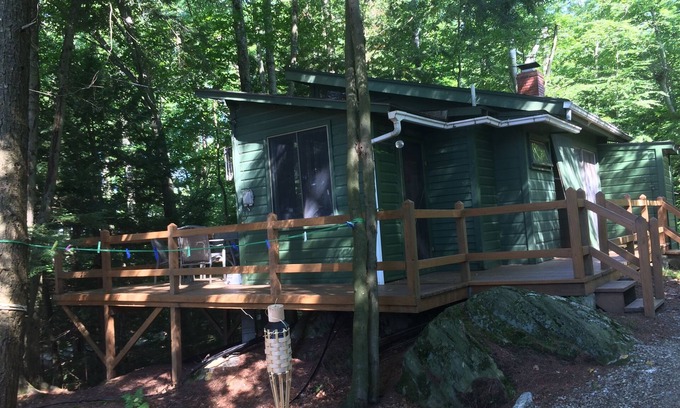 Williston Apartment | Honeymooners/Getaway Studio on Lovely Lake Iroquois near Burlington