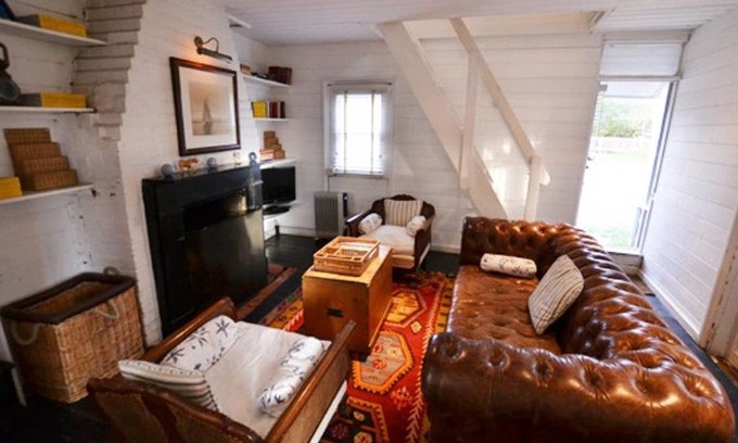 Maldon House | Honeypot Cottage/ 2-bed home on Osea Island, Essex