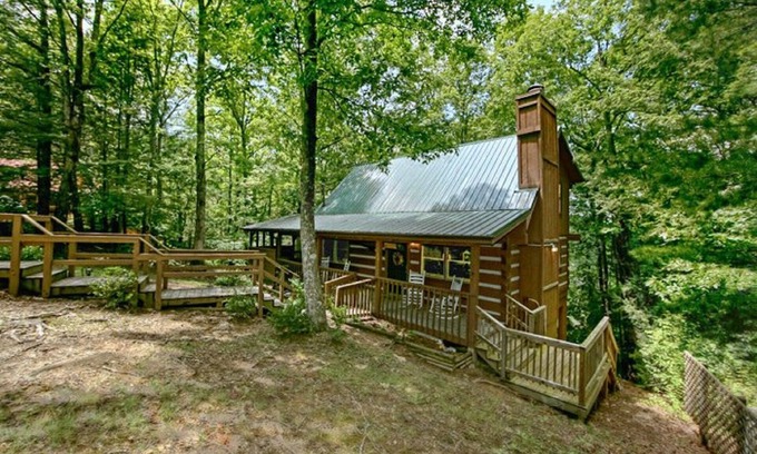 Pigeon Forge Cabin | Honeysuckle Cabin on Acre!~Easy Drive!-5 mins. to Parkway~Pool Table & Hot Tub!