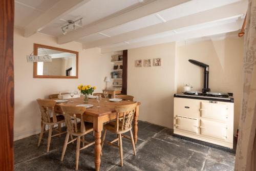 St Minver House | Honeysuckle Cottage