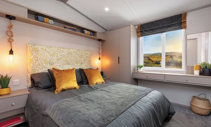 Chapel Saint Leonards House | Honeysuckle Prestige