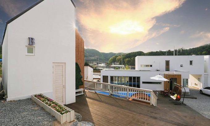 Seo House | Hongcheon Pool Villa Bjork Pension