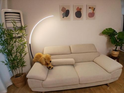 Seogang-dong Apartment | Hongdae 1 minute Hongik University Station 10 minutes Hongdae Street 5 minutes Spacious living room 141m2 Cozy space 2bathroom