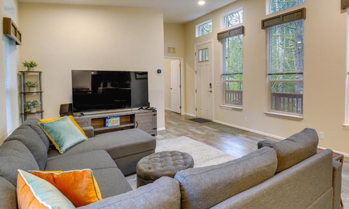 Hoodsport House | Hoodsport Vacation Rental with Private Lake Access!