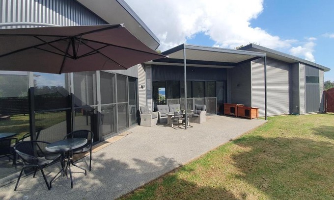 Mudgegonga House | Hoof & Hound Country Escape