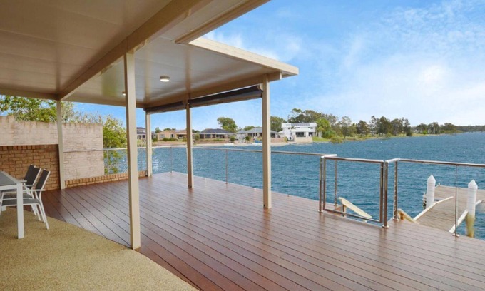 Yamba House | Hook, Wine and Sinker