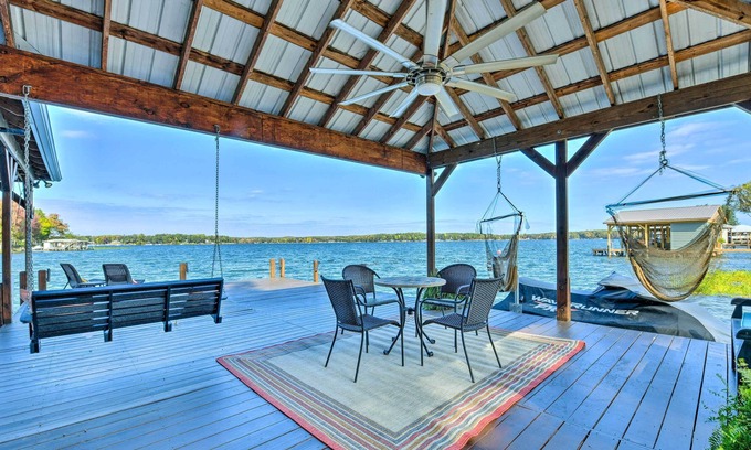 Norwood House | ‘Hooked on Tillery’ Norwood Escape w/ Pier!