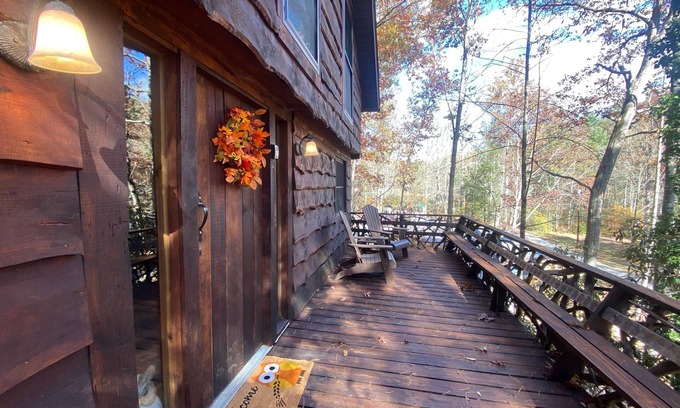 McMillan Hidden Valley Cabin | HootOwl Cabin Mountains, Trails and Huge Hot Tub under the Stars!
