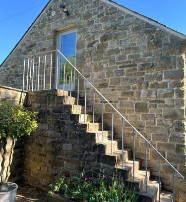 Froggatt Apartment | Hope Valley - Studio - Sleeps 2 - Parking