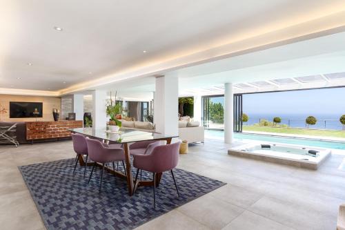 Camps Bay Apartment | Horizon Sunset Camps Bay Apartment in Cape Town - 2 Bedroom 3 Bathroom No Powercuts