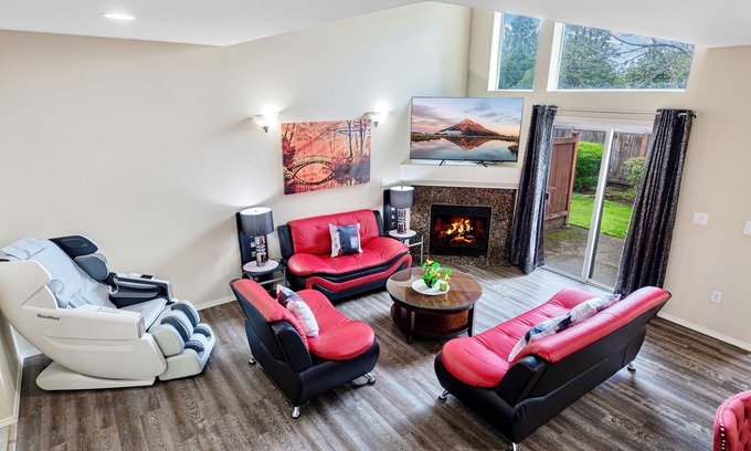 Renton House | Horizon Villa: Gated Community