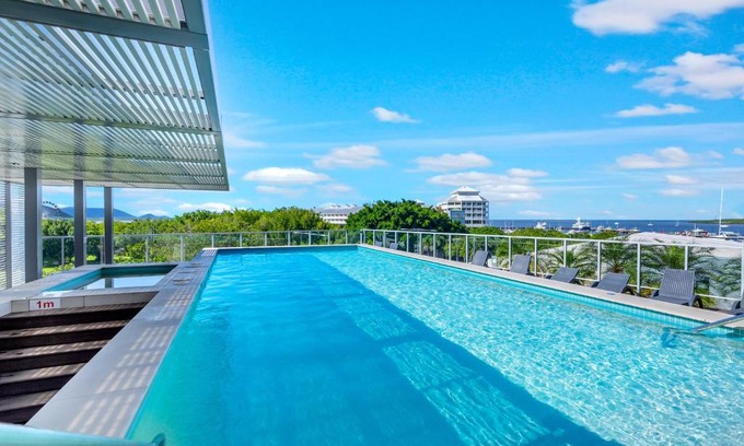 Cairns Central Business District Apartment | Horizons @ Harbour Lights