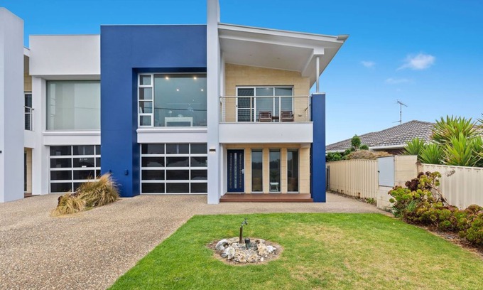 Port Macdonnell Apartment | HORIZONS part of BLUE FIN HOLIDAY HOMES with Stunning Sea Views & Free Wi-Fi