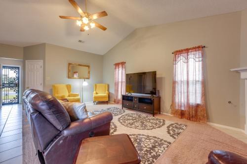 Horn Lake House | Horn Lake Home with Yard 8 Mi to Graceland!