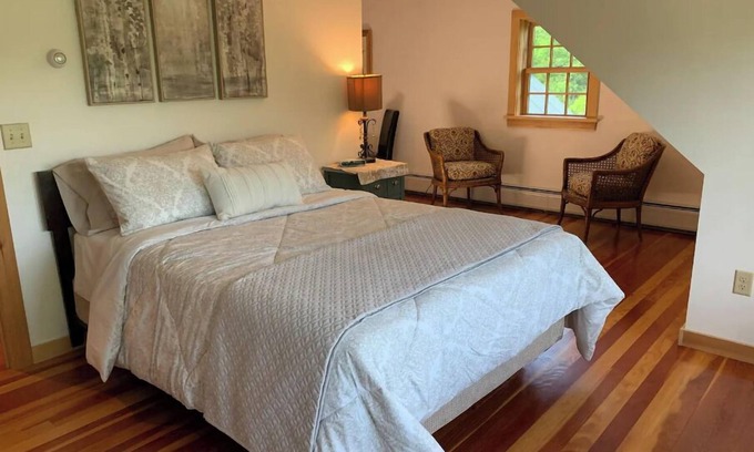 Roxbury House | Horse Boarding, Riding nearby, Sugarbush 25 min away, fast internet.