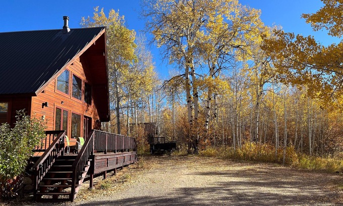 Clawson Cabin | Horseshoe Cabin: Spacious & Quiet, Mountain Views