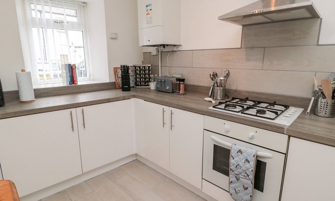 Coldstream Cottage | HORSESHOE COTTAGE, family friendly, with a garden in Coldstream