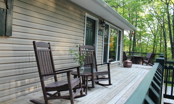 Highlands House | Horseshoe View Cabin - Cozy Cabin w/outdoor Firepit table