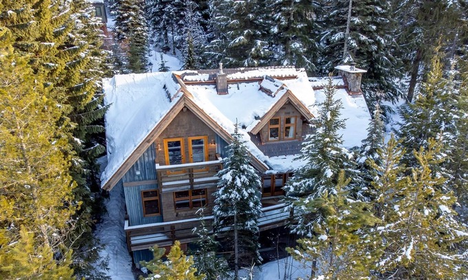 Upper Village Ski Chalet | Horstman Chalet 4914 Blackcomb Benchlands w/ Free Shuttle