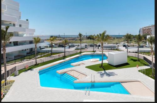 Torre del Mar Apartment | Horus Beach Paradise- Piscina y Gran Terraza con Jardín