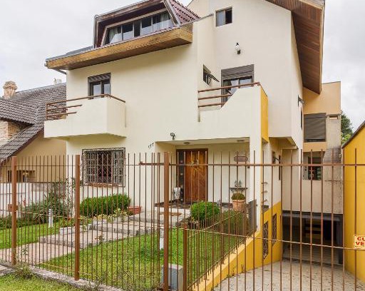Bacacheri House | Hospedagem Three Little Birds